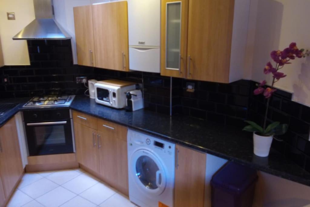 Must See, Quality 1 Bed, Romford, 20 Mins C.London Екстер'єр фото